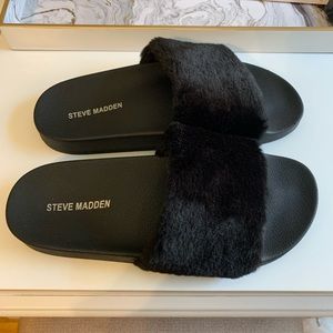 Steve Madden Black Softey Faux Fur Slide size 9